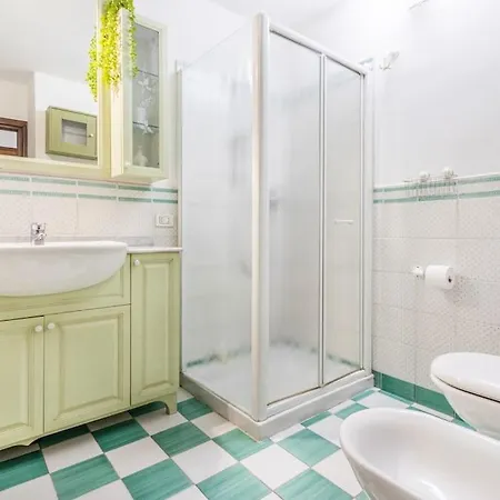 Heaven Near Ferrari's - Train Station * מודנה