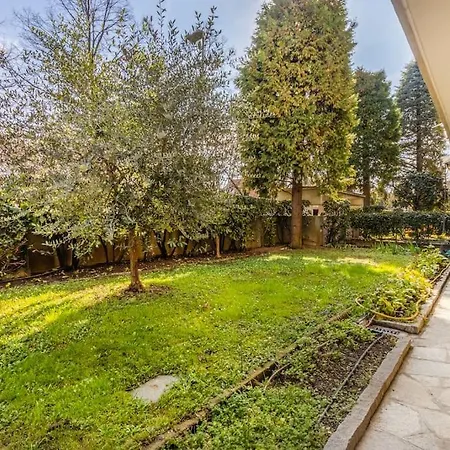 Heaven Near Ferrari's - Train Station Apartment