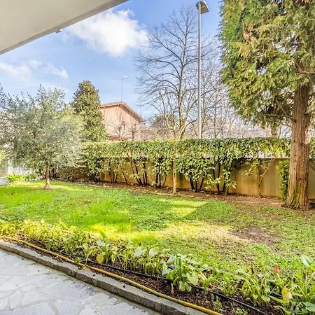 Apartment Heaven Near Ferrari's - Train Station