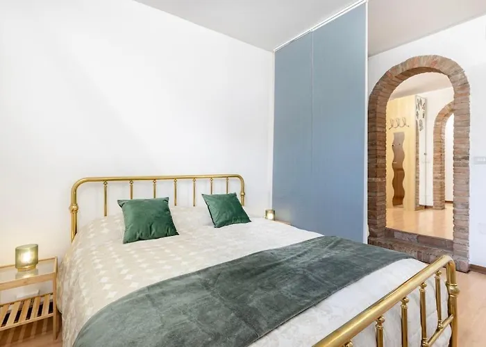 Heaven Near Ferrari's - Train Station 摩德纳